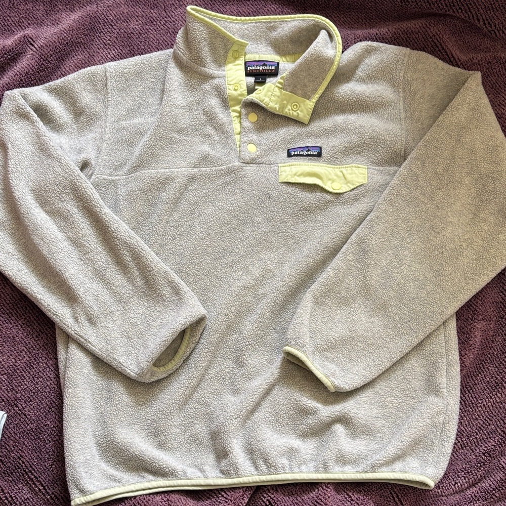 Patagonia Light Gray Fleece with Yellow Trim size L
